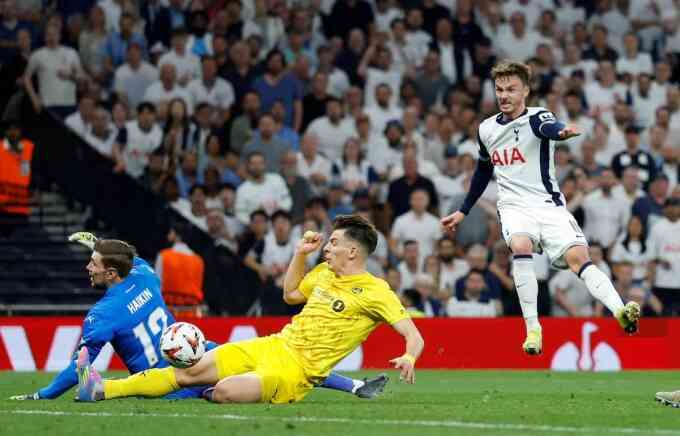 Tottenham được dự đoán thắng Man Utd bằng luân lưu