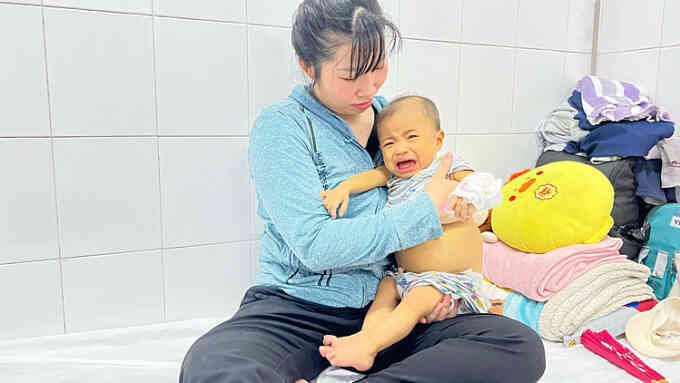Bé trai 2 tuổi hồi sinh nhờ lá gan từ người chết não