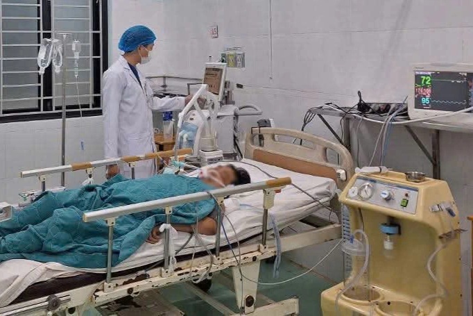 Bệnh nhân Covid-19 diễn biến nặng, phải lọc máu liên tục