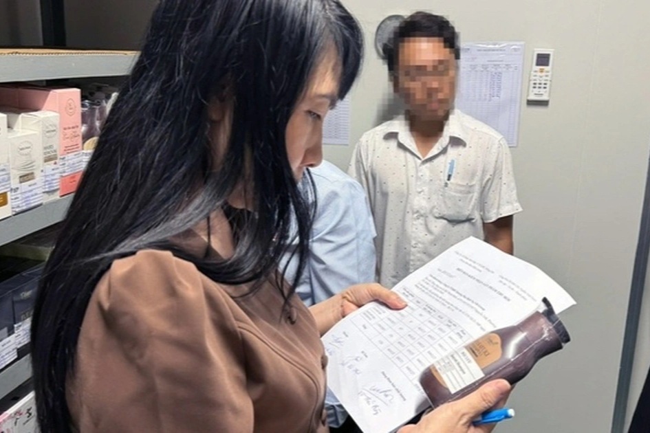 Đề nghị xử phạt và tiêu hủy hai lô mỹ phẩm có ca sĩ Đoàn Di Băng quảng cáo