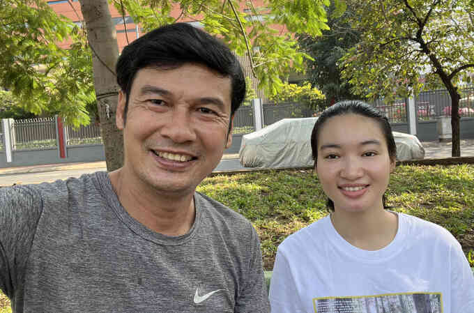 Tiết Cương đón con đầu lòng ở tuổi 52