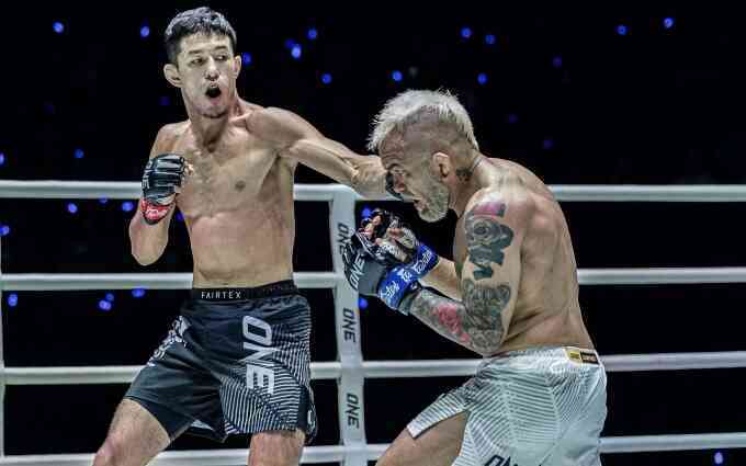 Võ sĩ Brazil trả đai giải MMA Việt Nam có thể phải đền bù 300 triệu đồng
