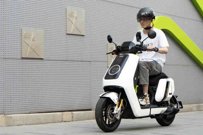 Xe máy điện lập kỷ lục trên đường đua