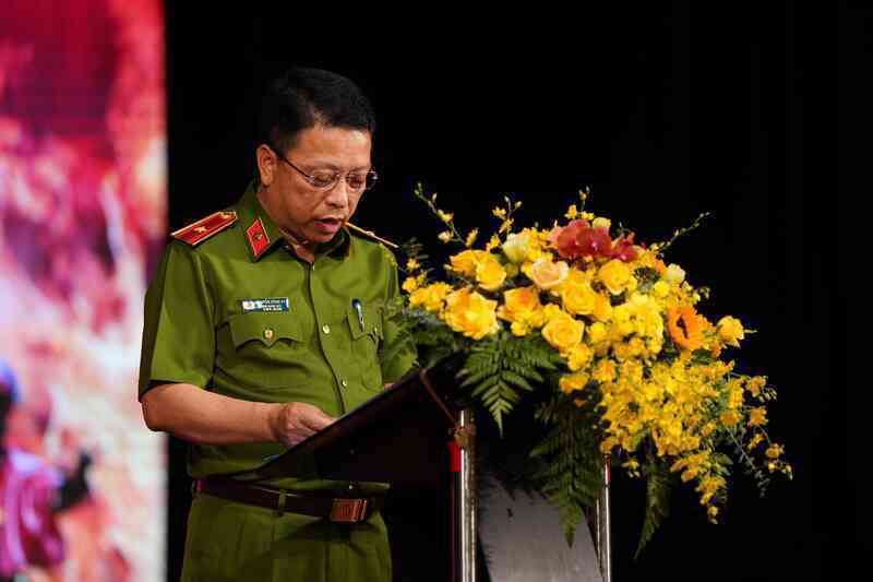Công an TP Hà Nội công diễn vở "Ngược chiều bình an" tôn vinh lính cứu hỏa