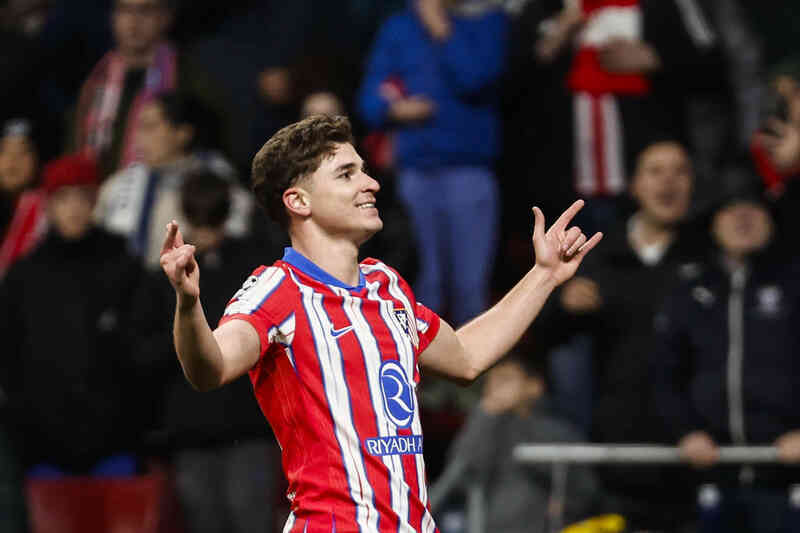 Hụt Florian Wirtz, Bayern Munich hỏi mua Julian Alvarez