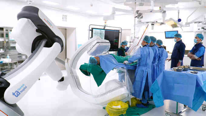 Khám mắt bất ngờ phát hiện tắc mạch vành