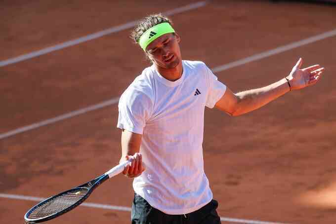 Máy bay chở Zverev dự Roland Garros bị sét đánh