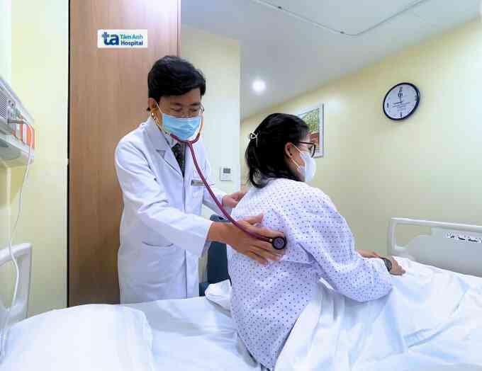 Người cao tuổi, mắc bệnh nền cần làm gì trước biến thể Covid-19 mới?