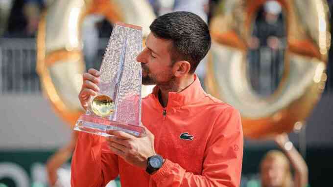 Djokovic cán mốc 100 danh hiệu ATP