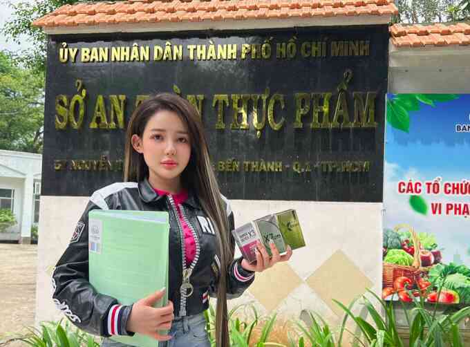Lấy mẫu kiểm nghiệm sản phẩm giảm cân do Ngân 98 quảng cáo