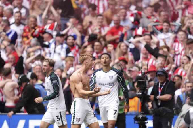 Sunderland thắng 