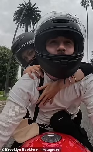 Brooklyn Beckham tuyên bố "luôn chọn vợ" giữa ồn ào rạn nứt với cha mẹ