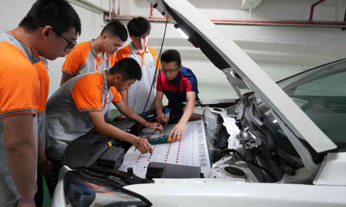 Nguy cơ phạm pháp của nghề sửa ôtô điện