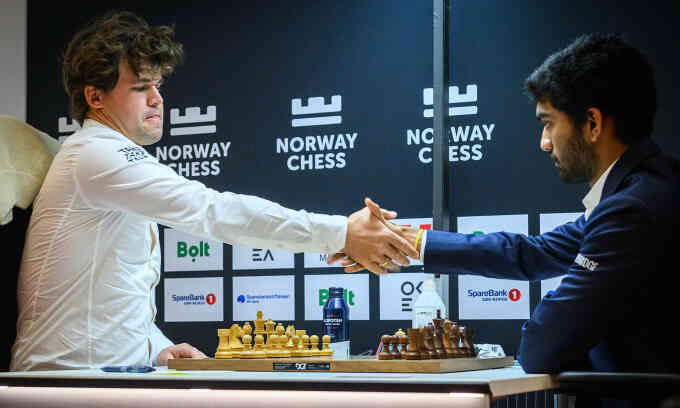 Carlsen hạ Vua cờ Gukesh ở cờ tiêu chuẩn