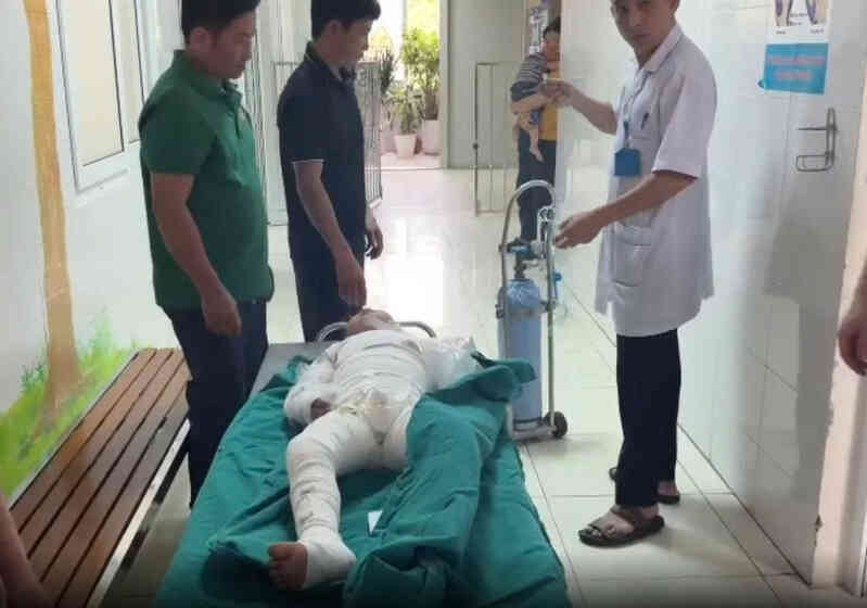 Dùng xăng đốt kiến, hai cháu bé ở Thanh Hóa bị bỏng nặng