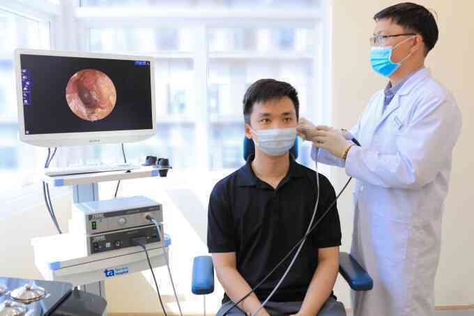 Nút ráy tai gây đau
