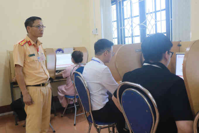 Thi lý thuyết lái xe sẽ dùng 600 câu hỏi mới từ tháng 6