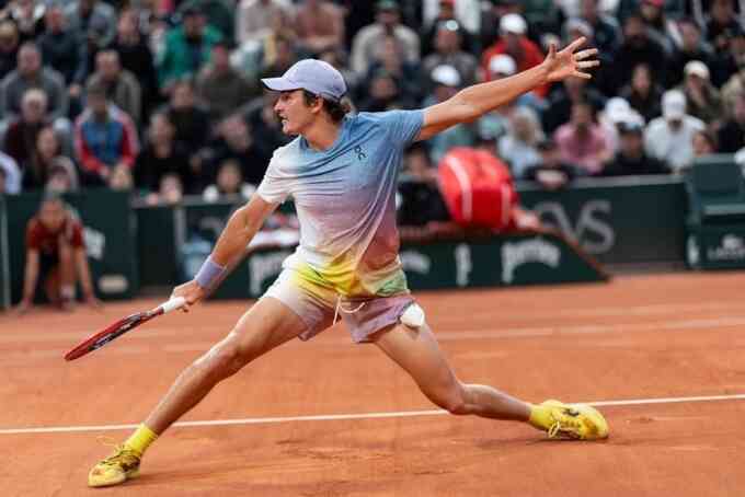 Tay vợt trẻ nhất sau Alcaraz thắng trận Roland Garros