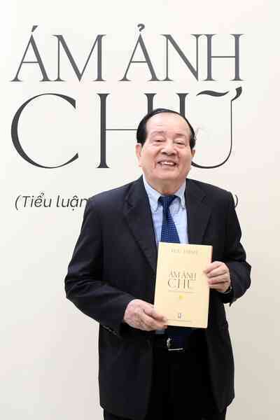 "Ám ảnh chữ": Bản phê bình văn học dày dặn của nhà thơ Hữu Thỉnh