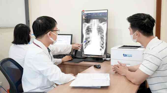 Chàng trai đồng nhiễm Covid-19 và sởi