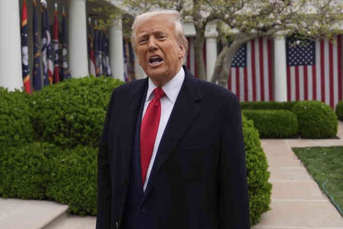 Chuyện gì xảy ra sau khi tòa án chặn thuế của ông Trump?