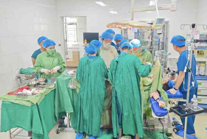 Cứu sản phụ 40 tuổi mắc ba bệnh lý 