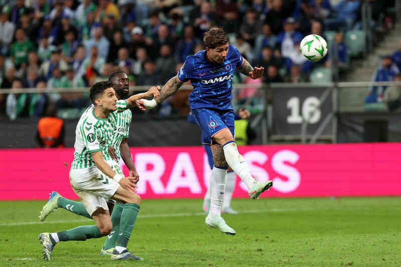 Enzo Fernandez: Từ vệ sĩ Messi đến tài sản vô giá của Chelsea