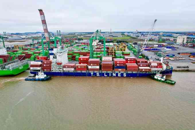 Sếp Viconship chốt lời hàng tỷ đồng khi cổ phiếu ở vùng đỉnh
