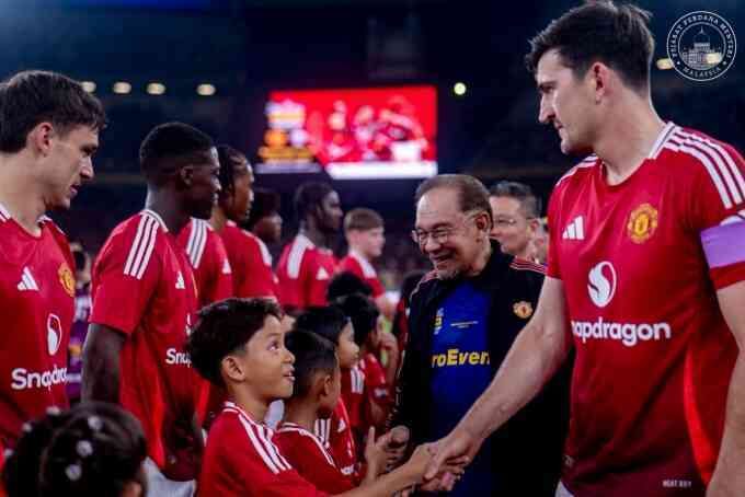 Thủ tướng Malaysia chúc Man Utd trụ hạng mùa sau