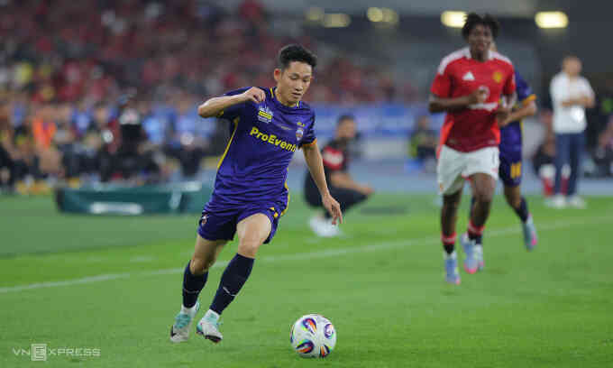 Tiền vệ Việt Nam được khen ngợi ở trận gặp Man Utd