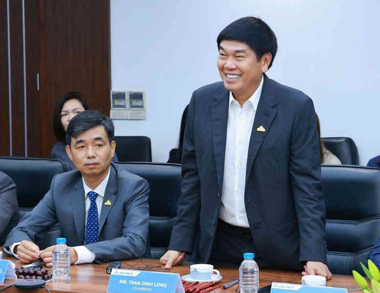 Tỷ phú Trần Đình Long trả lời về thép đường ray: 