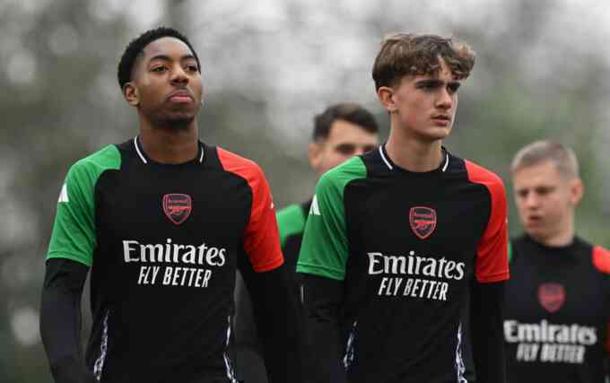 Arteta tính để cầu thủ 15 tuổi đá thay Odegaard