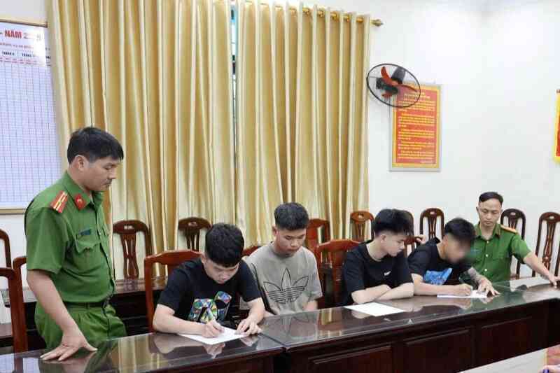 Khởi tố nhóm thanh niên khoe "chiến tích" lạng lách, gây rối