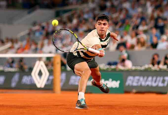 Alcaraz vào vòng bốn Roland Garros