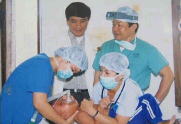 Bác sĩ tham gia ca mổ lịch sử tách cặp song sinh Việt - Đức qua đời