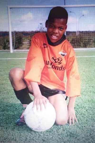 Denzel Dumfries - từ sân chơi nghiệp dư đến chung kết Champions League