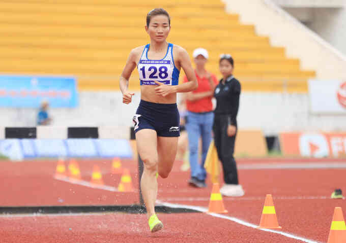Nguyễn Thị Oanh phá kỷ lục quốc gia ở 5.000m