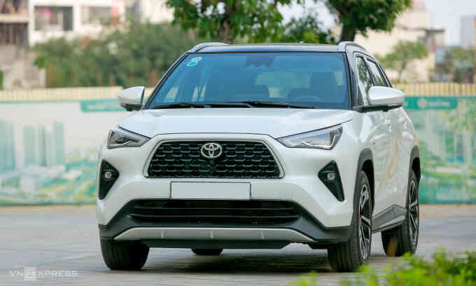 Toyota Việt Nam triệu hồi Yaris Cross HEV nguy cơ bung kính nóc