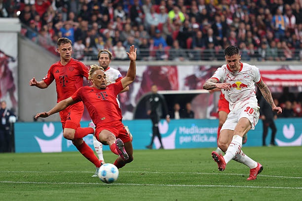 Harry Kane ăn mừng hụt, Bayern Munich chưa thể vô địch Bundesliga sớm