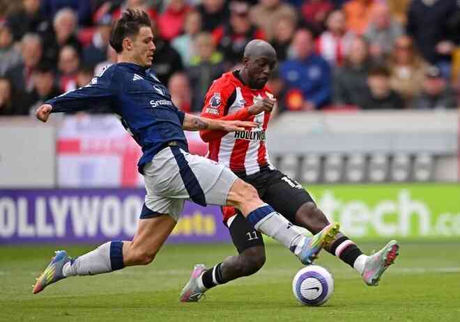 Man Utd trả giá đắt trong ngày lập kỷ lục đáng quên