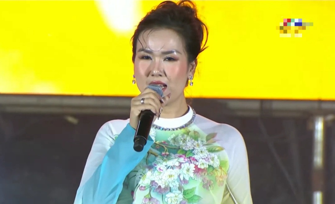 Clip Võ Hạ Trâm hát bản hit 4 tỷ lượt xem trong quá khứ gây sốt trở lại