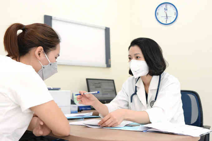Điều gì xảy ra khi tim ở bên phải ngực?