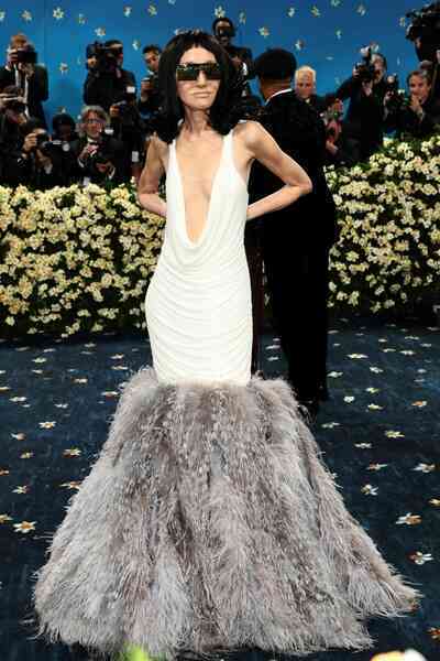Vera Wang diện đầm cắt xẻ ở Met Gala
