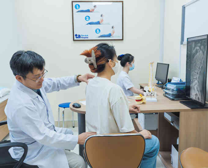Dấu hiệu cảnh báo đau lưng cần đi khám