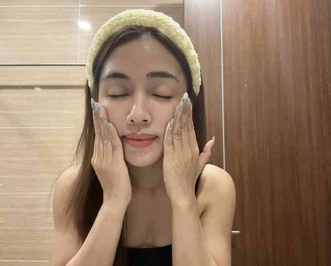 Nên rửa mặt bao nhiêu lần mỗi ngày?