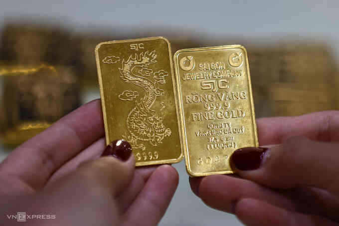 Giá vàng miếng lùi về dưới 120 triệu đồng