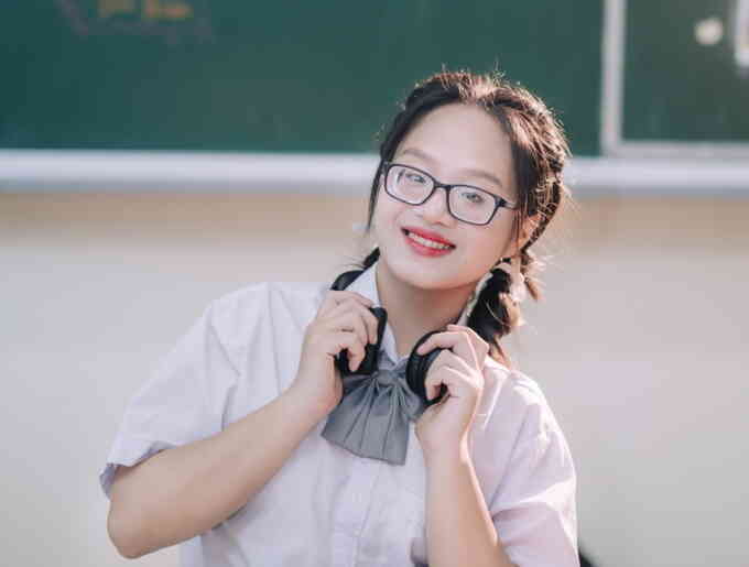 Cô gái cận 15 diop giành học bổng toàn phần đại học