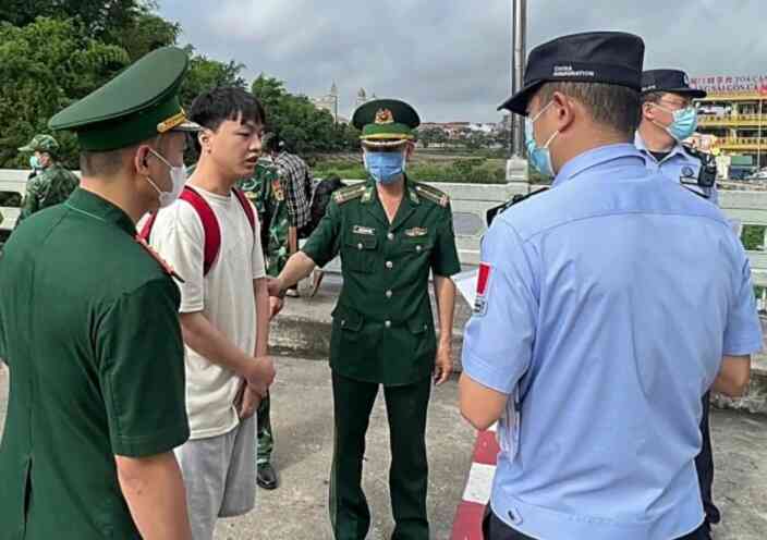 Trục xuất công dân Trung Quốc nhập cảnh trái phép vào Móng Cái