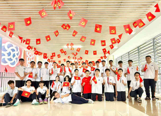 Cả lớp đỗ trường chuyên Khoa học Tự nhiên