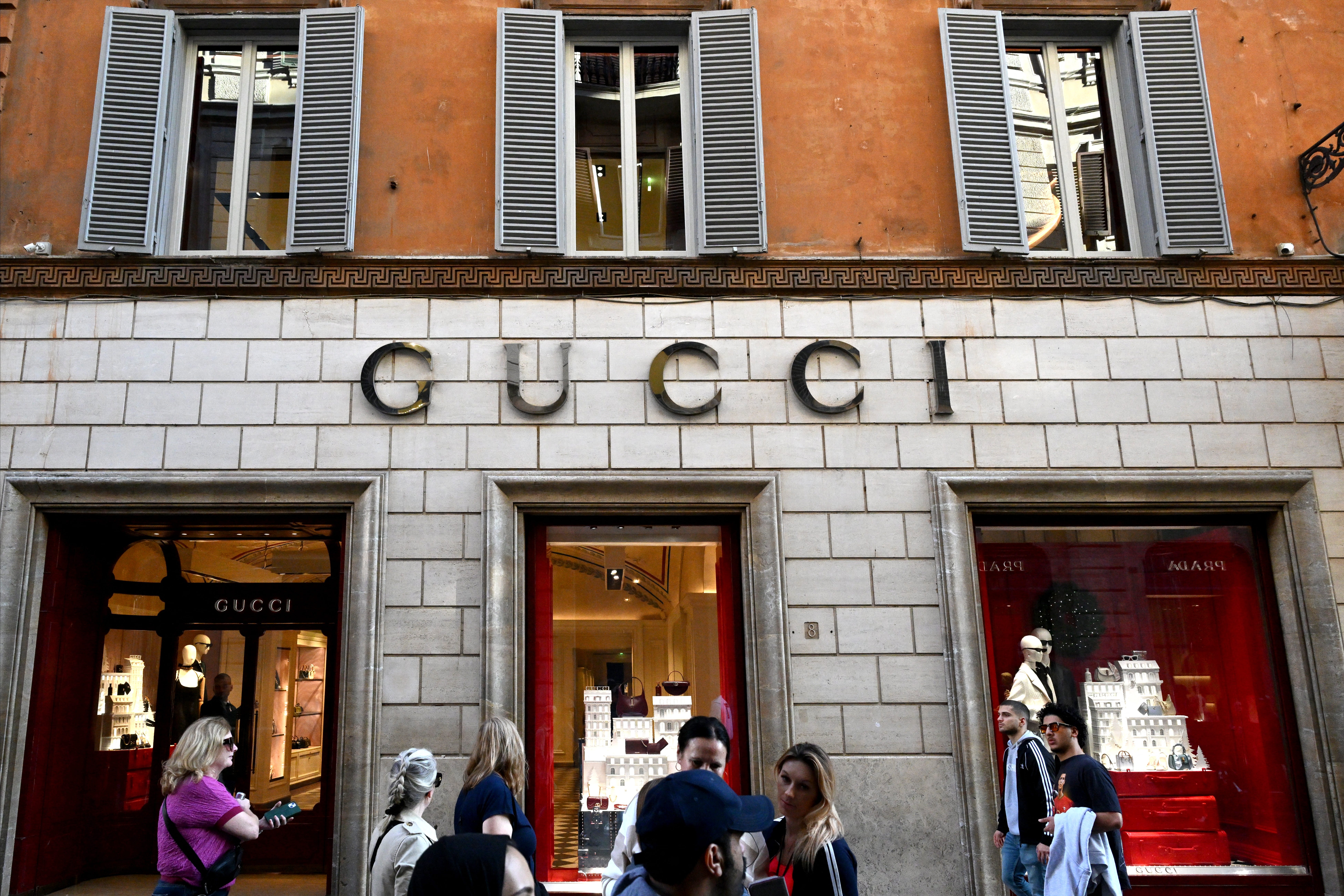 Gucci tuyên bố không rời bỏ “Made in Italy” giữa bão thuế quan Mỹ